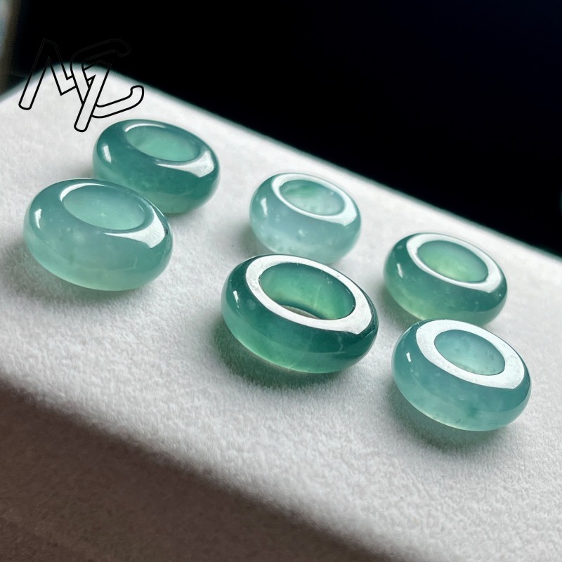Natural Emerald Blue Water Luc - огляд і ціна Necklace Pendant