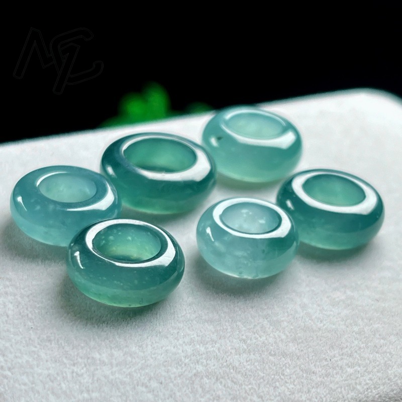 Natural Emerald Blue Water Luc - огляд і ціна Necklace Pendant